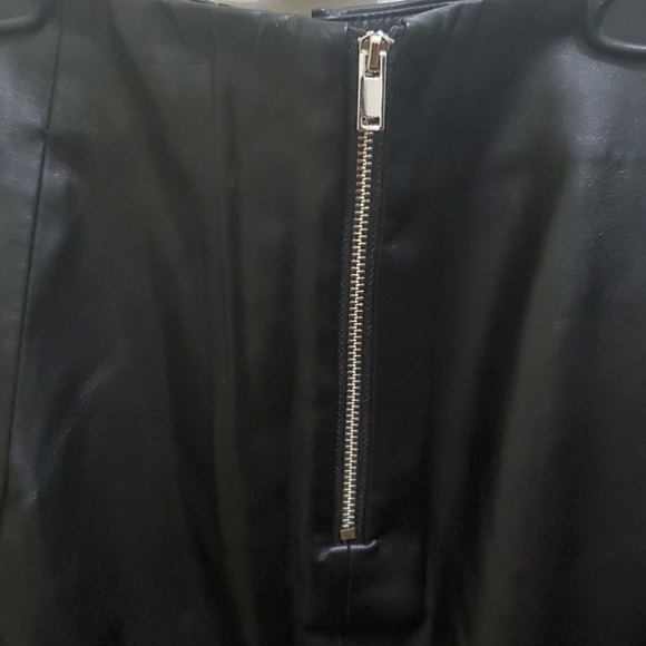 ZARA - FAUX LEATHER BLACK SKIRT - Picture 3 of 10